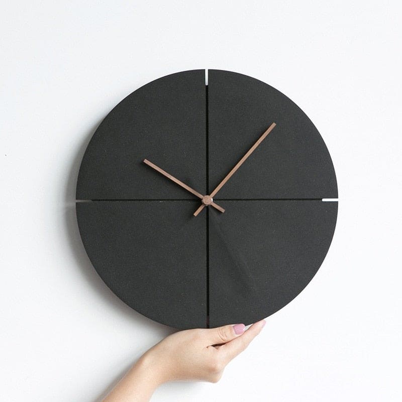 Reloj de Pared Negro Madera colgando