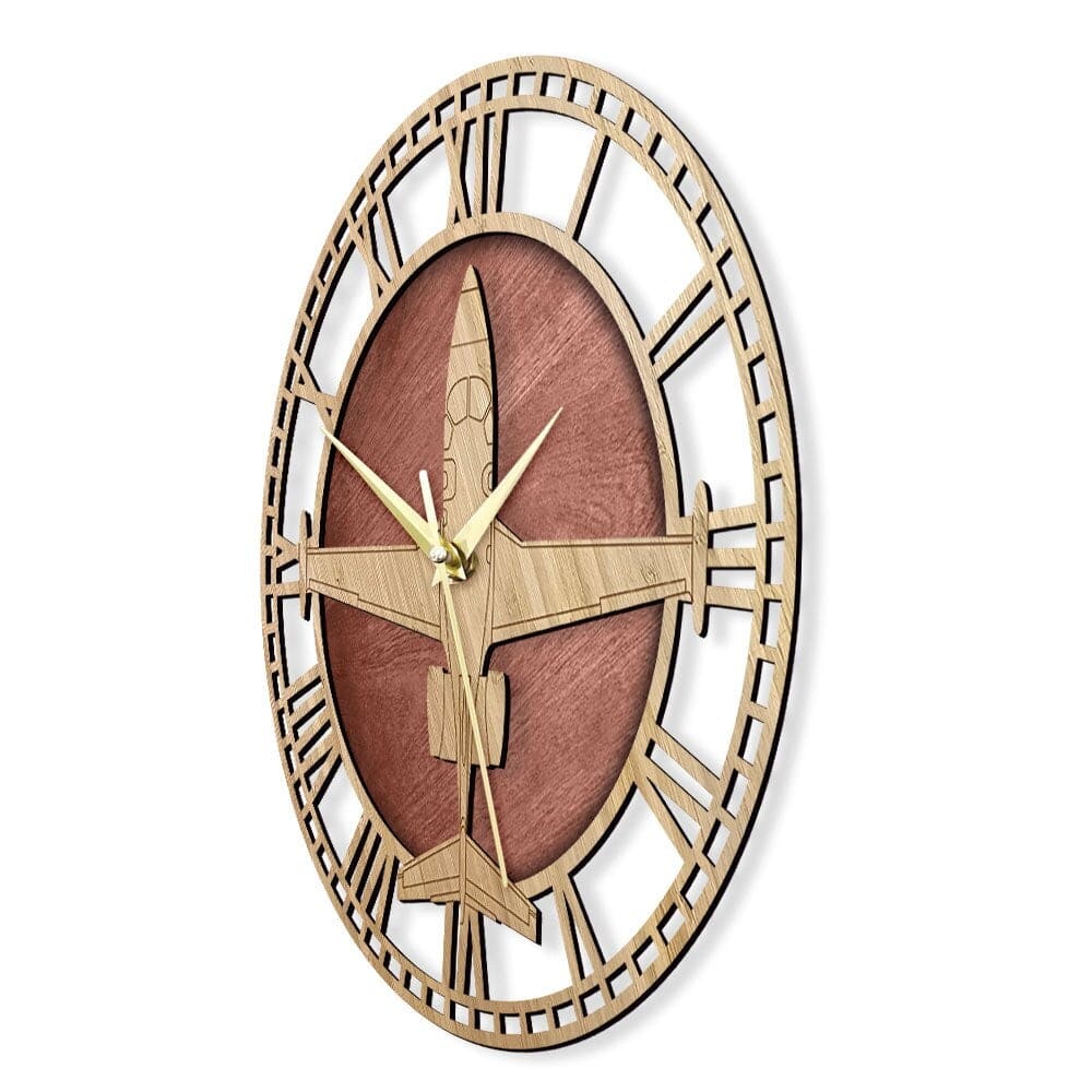 Reloj de Pared en Madera Tallada colgando