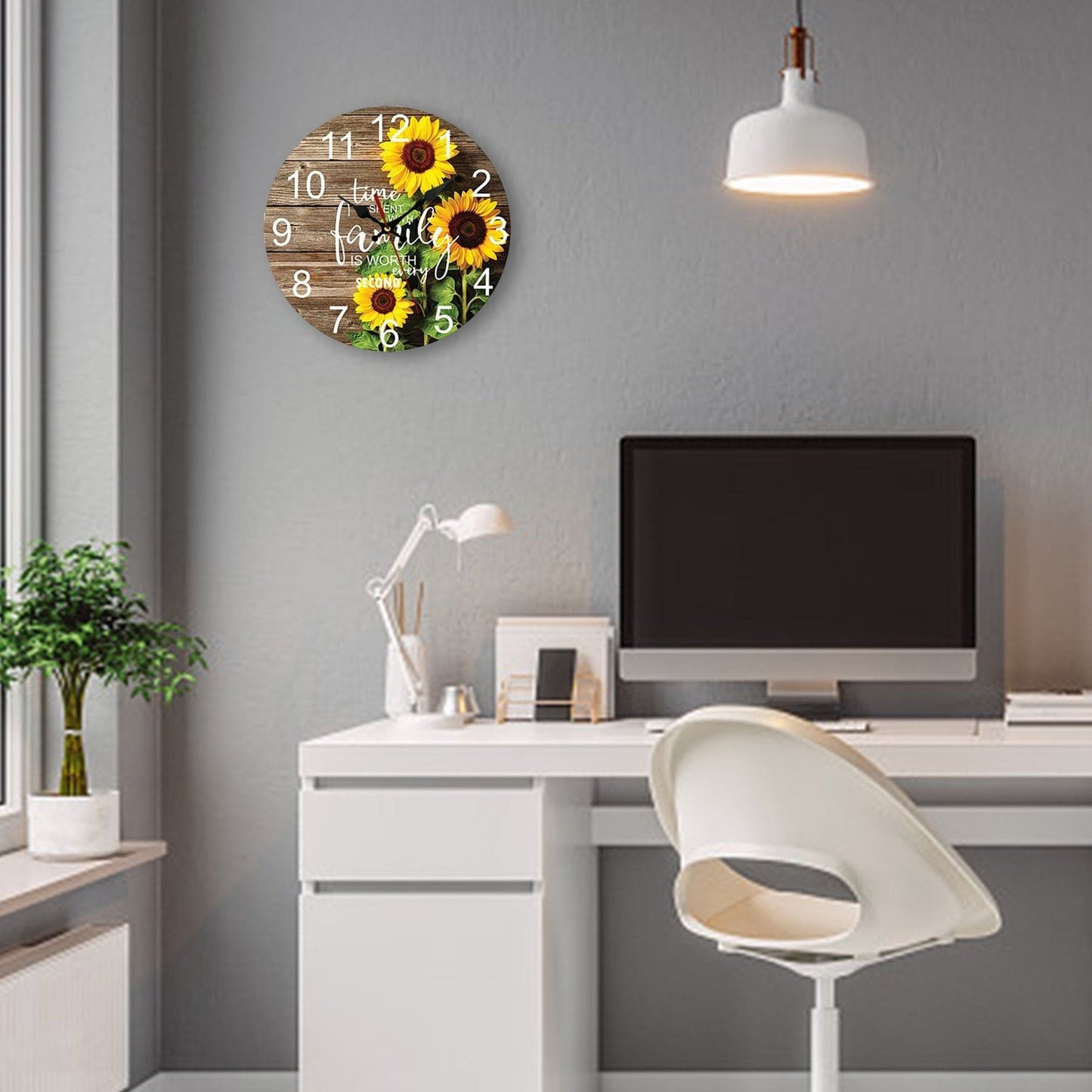 reloj de pared en madera colgando