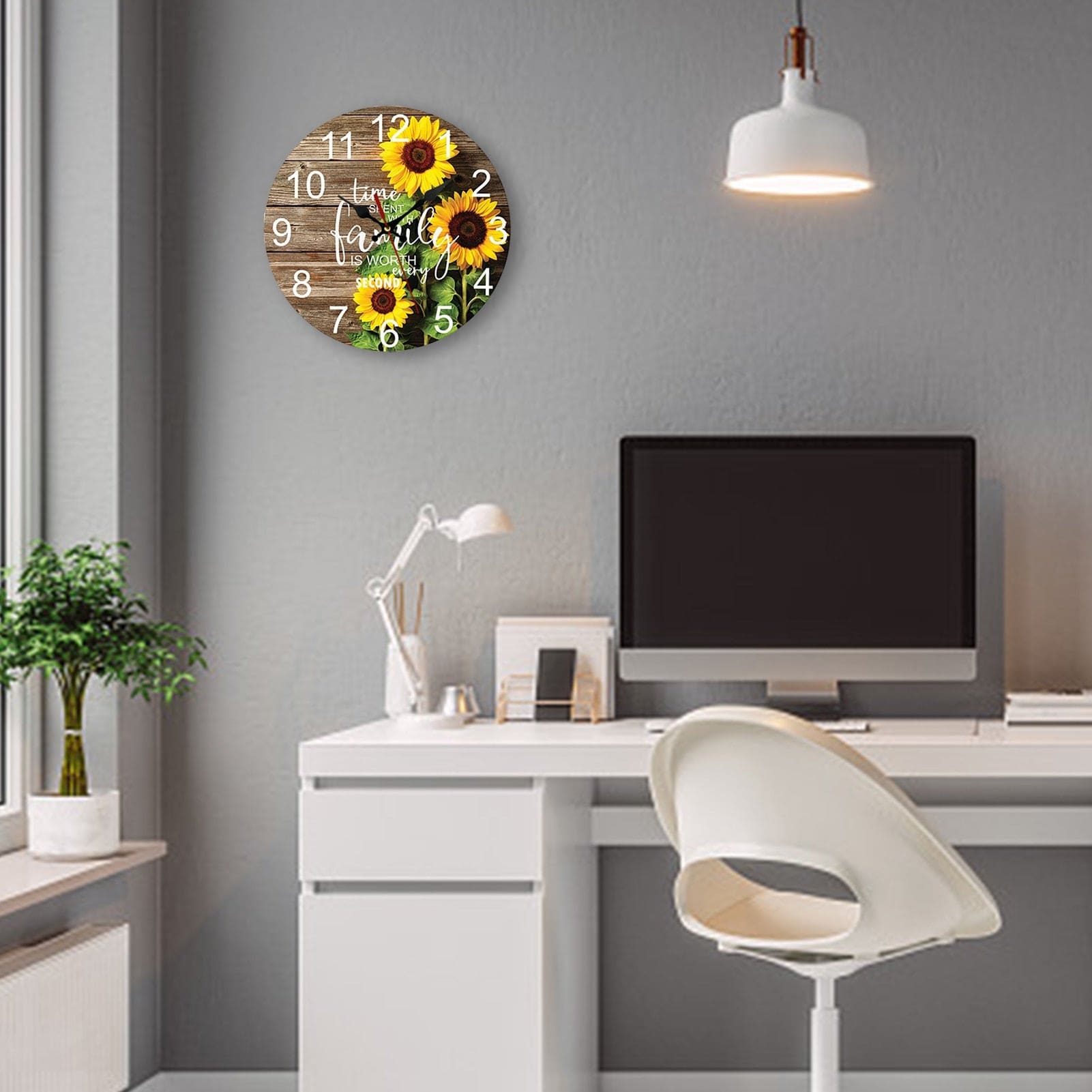 reloj de pared en madera colgando